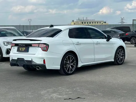 Lynk & Co 03