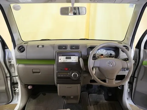 Toyota Pixis Space