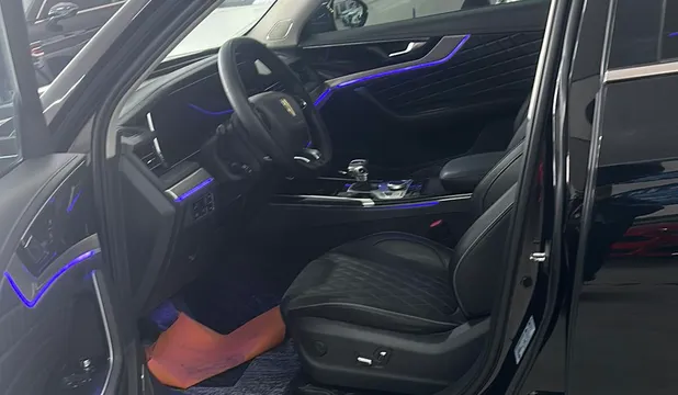 Hongqi HS5