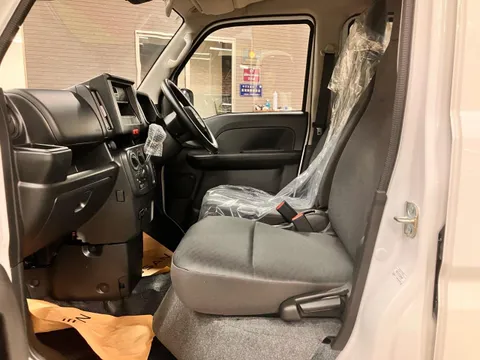 Nissan Clipper Van