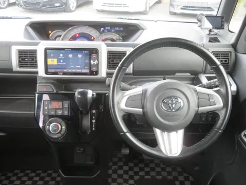 Toyota Pixis Mega