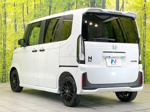 Honda N-BOX Custom