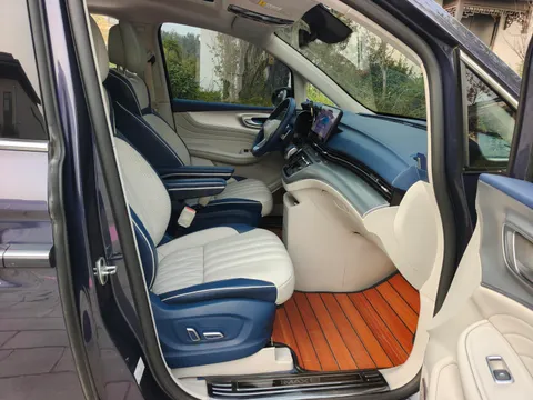 Roewe iMAX8