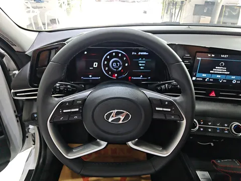 Hyundai Elantra (Avante)