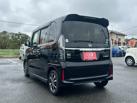 Honda N-BOX Custom
