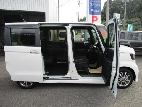 Honda N-BOX Custom