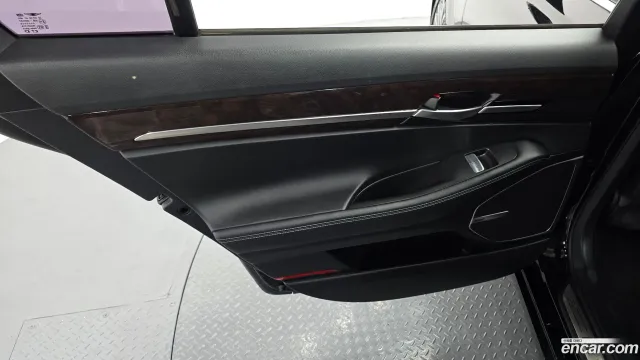 Genesis G90 (EQ900)