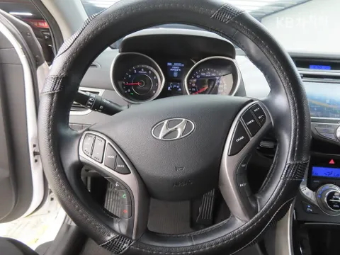Hyundai Elantra (Avante)