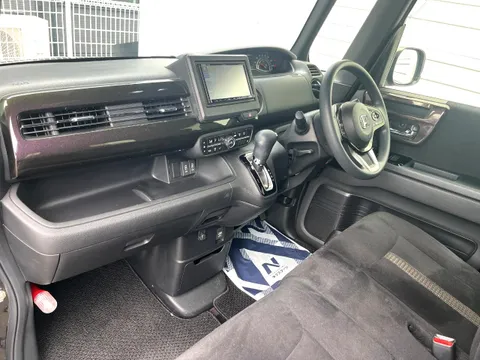 Honda N-BOX Custom