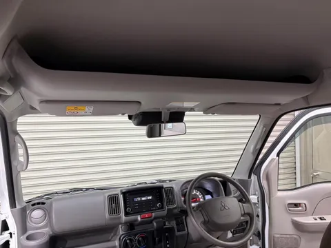Mitsubishi Minicab Van