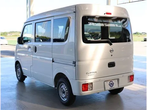 Nissan Clipper Van