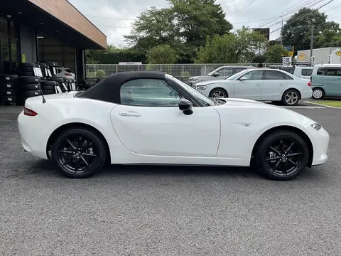Mazda MX-5 (Roadster)