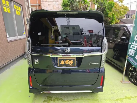 Honda N-BOX Custom