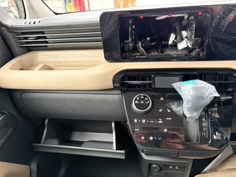 Mitsubishi Delica Mini