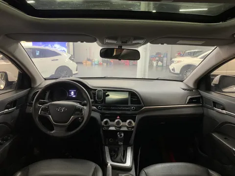 Hyundai Elantra (Avante)