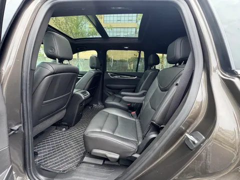 Cadillac XT6