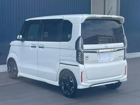 Honda N-BOX Custom
