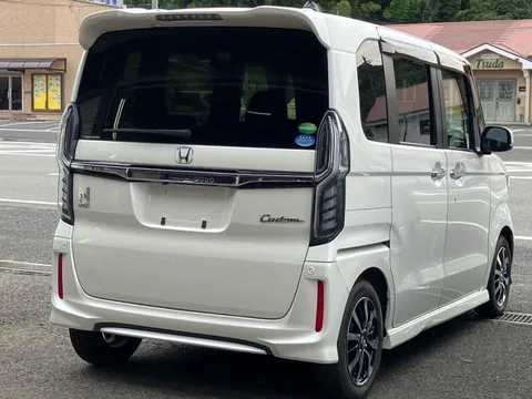 Honda N-BOX Custom