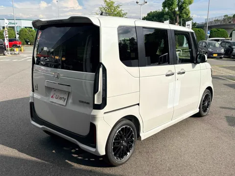 Honda N-BOX Custom