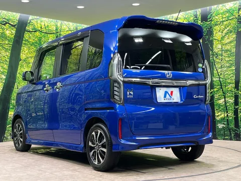 Honda N-BOX Custom