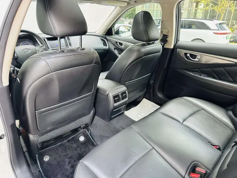 Infiniti Q50L
