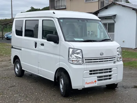 Nissan Clipper Van