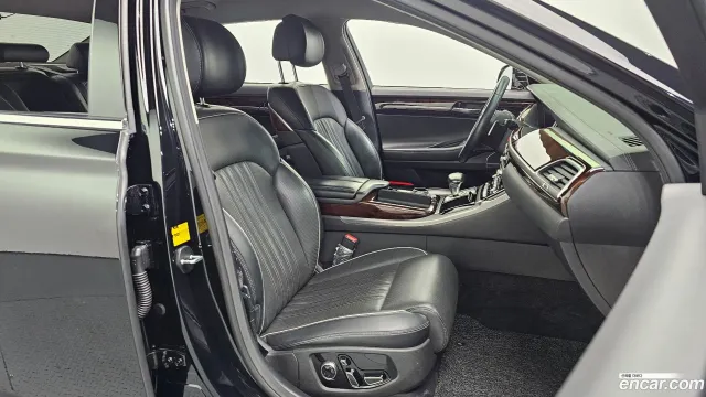 Genesis G90 (EQ900)