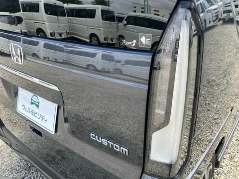 Honda N-BOX Custom