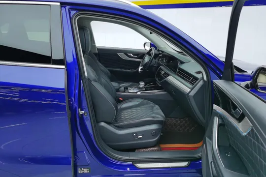 Hongqi HS5