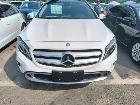 Mercedes-Benz Mercedes-Benz GLA