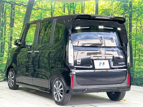 Honda N-BOX Custom