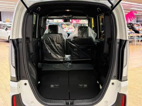Honda N-BOX Custom