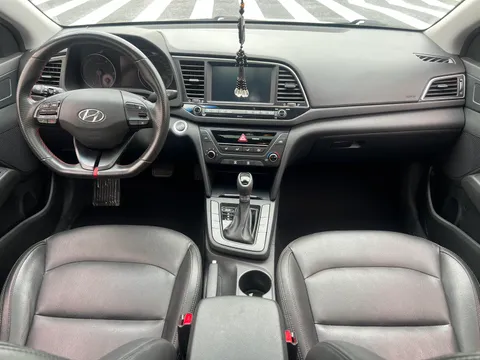 Hyundai Elantra (Avante)