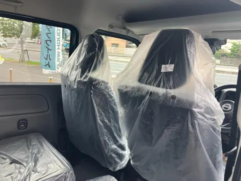 Nissan Clipper Van