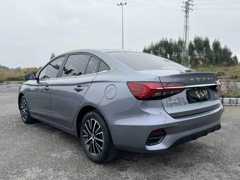 Roewe i5