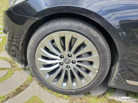 Genesis G90 (EQ900)