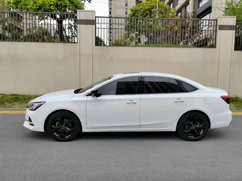 Roewe i6