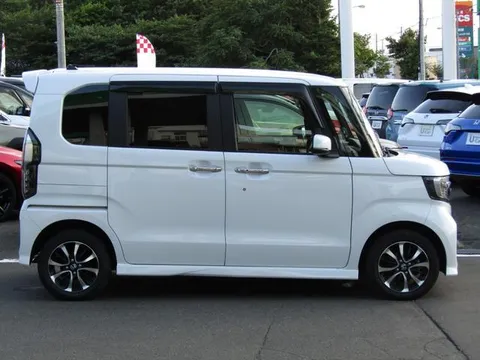 Honda N-BOX Custom