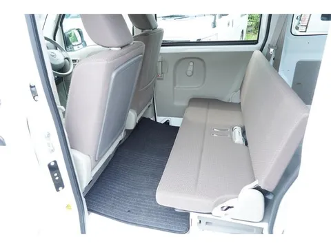 Nissan Clipper Van