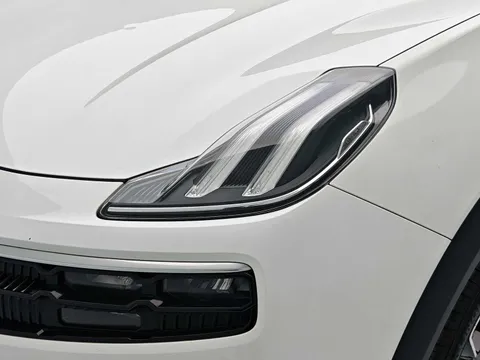 Lynk & Co 06
