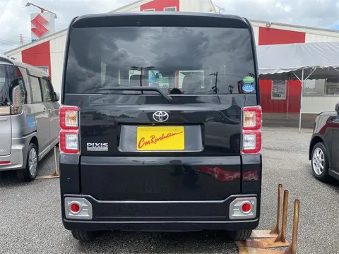 Toyota Pixis Mega