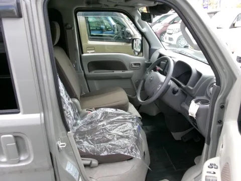 Nissan Clipper Van