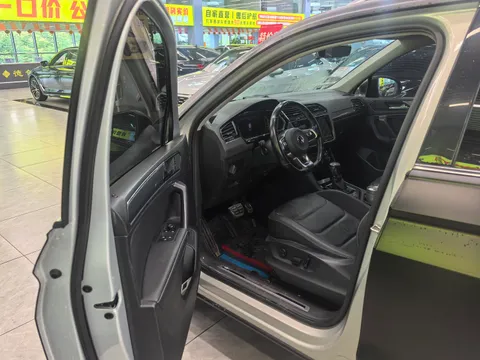 Volkswagen Tiguan L
