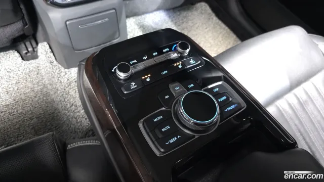 Genesis G90 (EQ900)