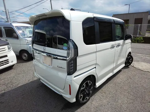 Honda N-BOX Custom
