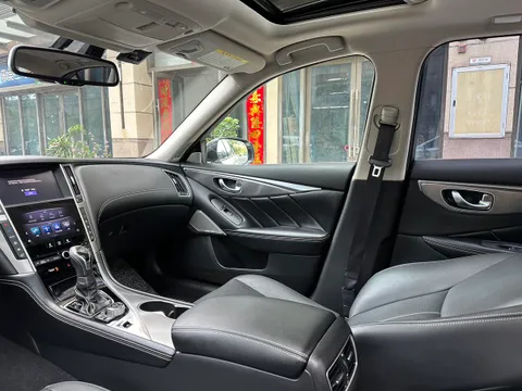 Infiniti Q50L