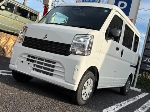 Mitsubishi Minicab Van