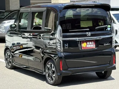 Honda N-BOX Custom