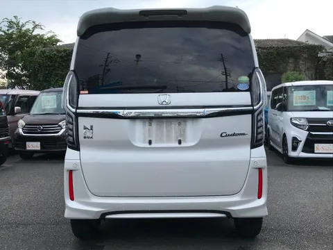 Honda N-BOX Custom
