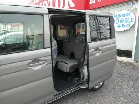 Suzuki Spacia